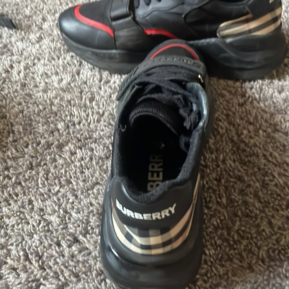 Burberry - Picture 5 of 8